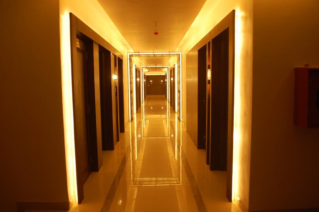 Pluz Resort Silvassa Esterno foto